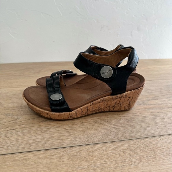 Aetrex Women's Livia Adjustable Quarter Strap Wedge - Black - Picture 5 of 7